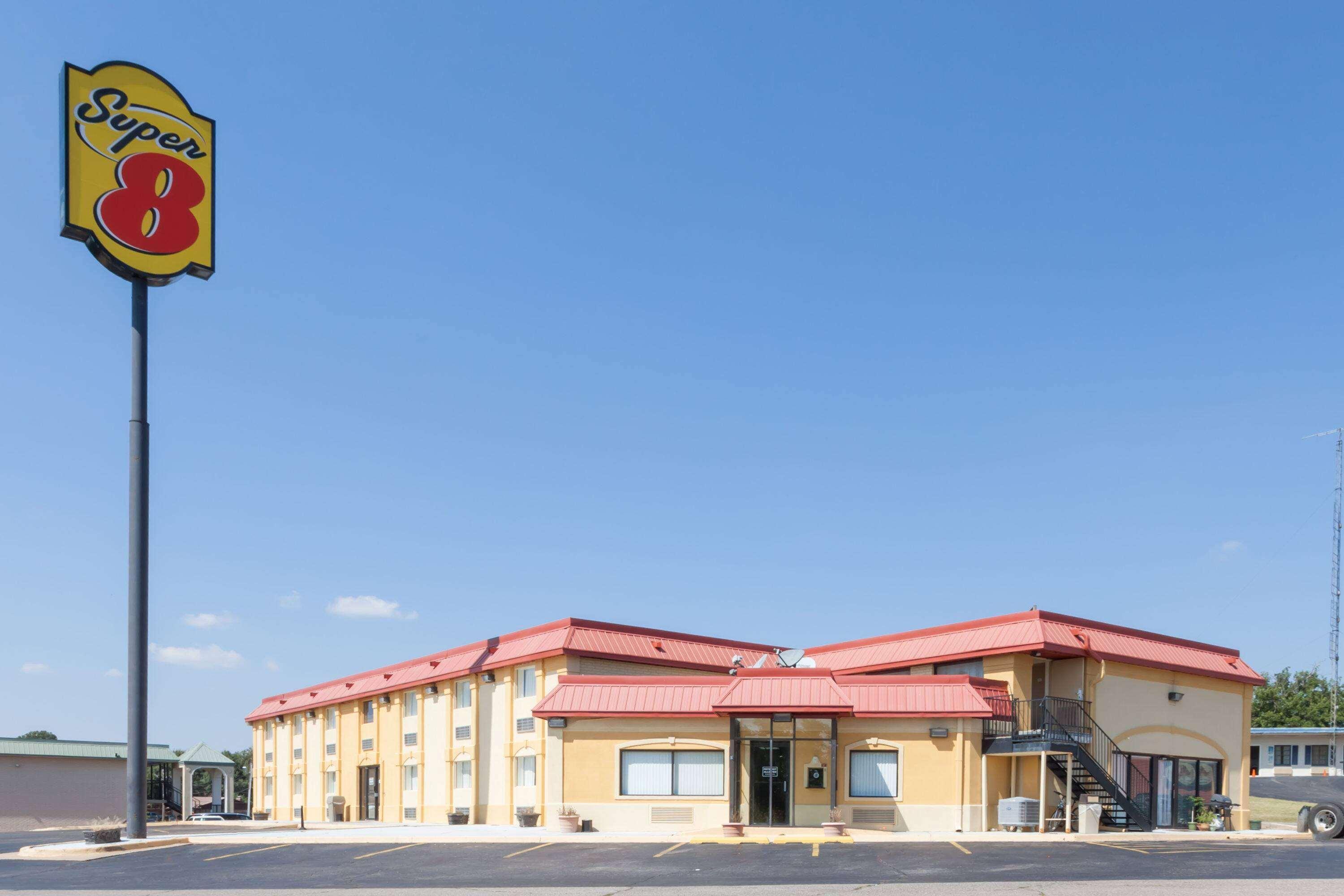 Hotel Super 8 By Wyndham Clinton Zewnętrze zdjęcie